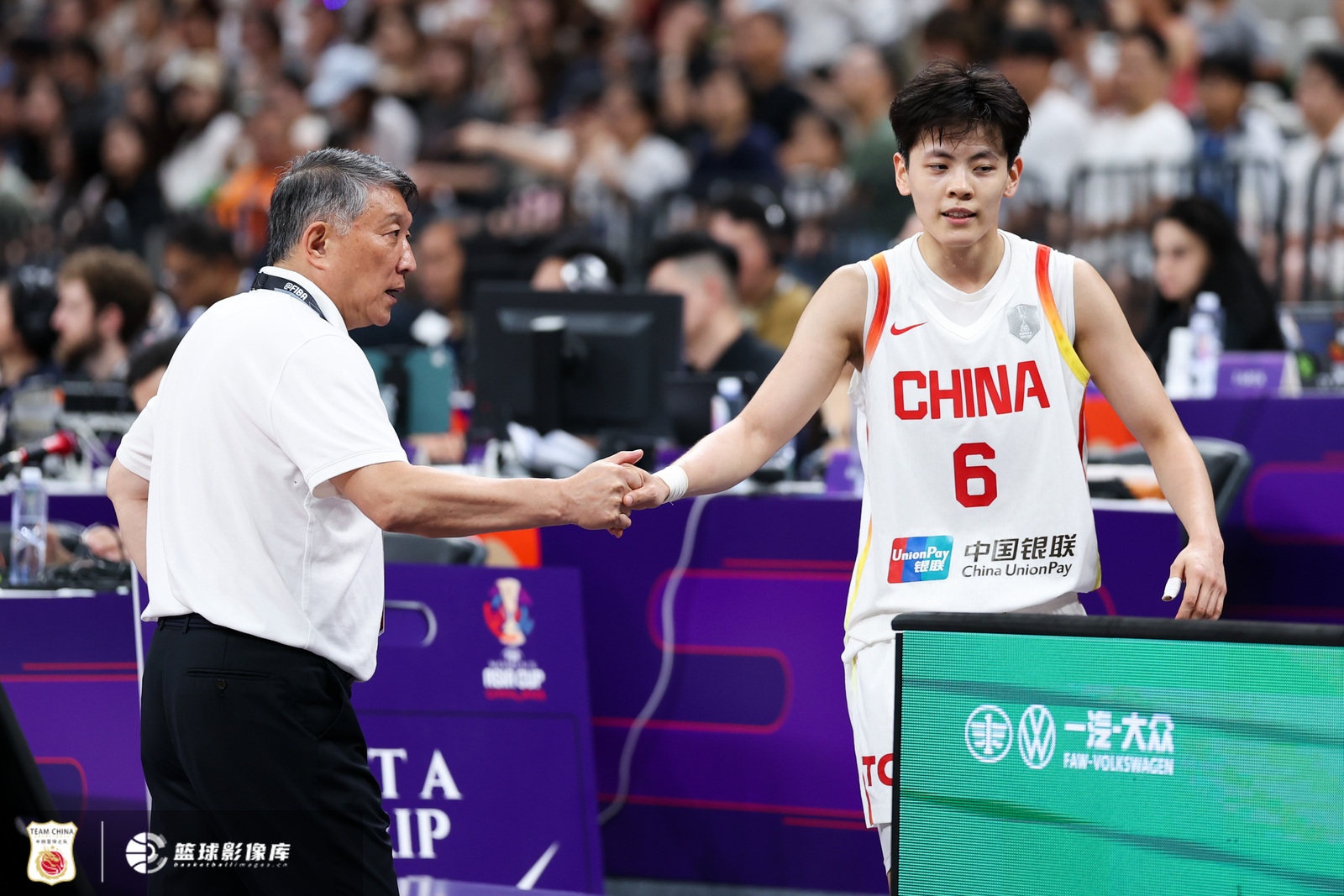 媒体人:中国女篮没稳健核心后卫 教练组盼杨舒予转型成持球大核